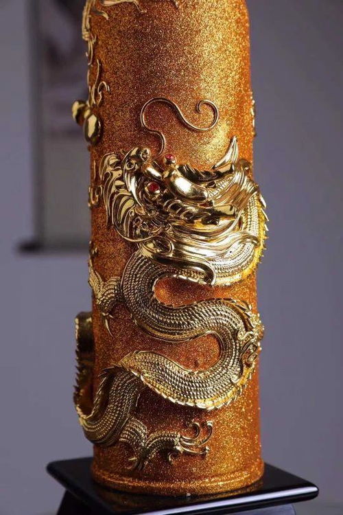 炮彈殼改裝的貼金工藝品,您可見過 好一個(gè)雙龍戲珠